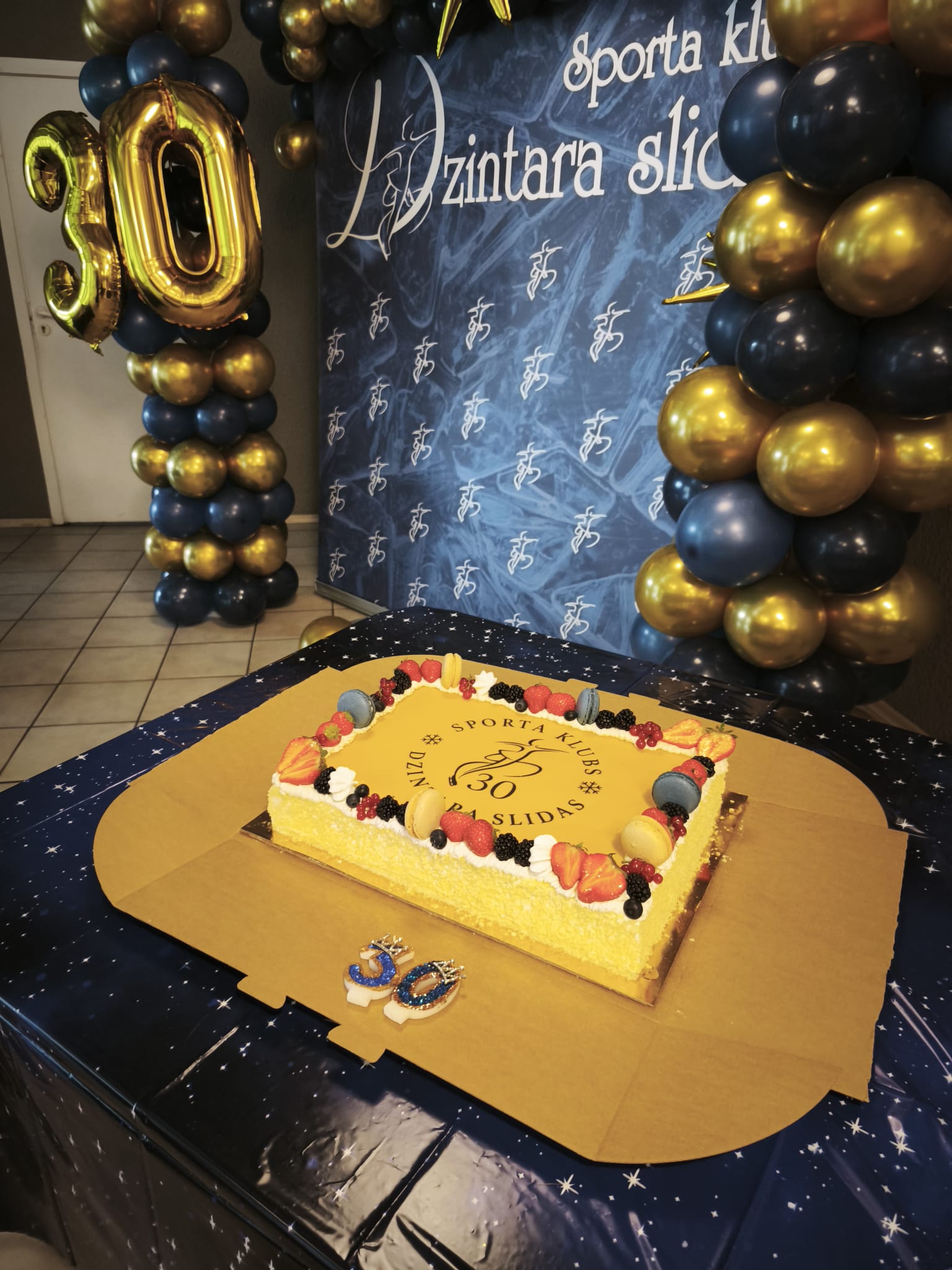 dzintara-slidas-30-gadu-jubilejas-torte-un-svinibas